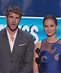 Liam_Hemsworth_and_Jennifer_Lawrence_Present_at_People_s_Choice_Awards_2012_081.jpg