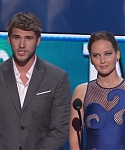 Liam_Hemsworth_and_Jennifer_Lawrence_Present_at_People_s_Choice_Awards_2012_085.jpg