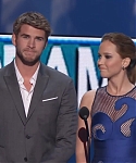Liam_Hemsworth_and_Jennifer_Lawrence_Present_at_People_s_Choice_Awards_2012_096.jpg