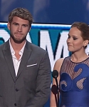 Liam_Hemsworth_and_Jennifer_Lawrence_Present_at_People_s_Choice_Awards_2012_097.jpg