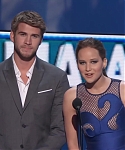Liam_Hemsworth_and_Jennifer_Lawrence_Present_at_People_s_Choice_Awards_2012_100.jpg