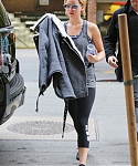 November_16_-_Arriving_back_at_her_hotel_in_New_York__281129.jpg