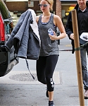 November_16_-_Arriving_back_at_her_hotel_in_New_York__28129.jpg