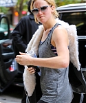 November_16_-_Arriving_back_at_her_hotel_in_New_York__281329.jpg