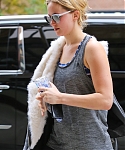 November_16_-_Arriving_back_at_her_hotel_in_New_York__281429.jpg