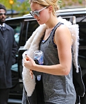 November_16_-_Arriving_back_at_her_hotel_in_New_York__281629.jpg