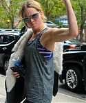 November_16_-_Arriving_back_at_her_hotel_in_New_York__281829.jpg