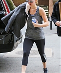 November_16_-_Arriving_back_at_her_hotel_in_New_York__28229.jpg
