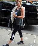 November_16_-_Arriving_back_at_her_hotel_in_New_York__283029.jpg