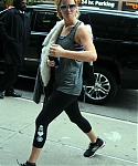 November_16_-_Arriving_back_at_her_hotel_in_New_York__283129.jpg