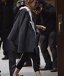 November_16_-_Arriving_back_at_her_hotel_in_New_York__283229.jpg