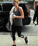 November_16_-_Arriving_back_at_her_hotel_in_New_York__28329.jpg