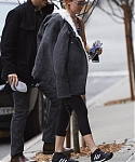November_16_-_Arriving_back_at_her_hotel_in_New_York__283429.jpg