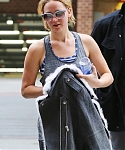 November_16_-_Arriving_back_at_her_hotel_in_New_York__28929.jpg