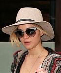 Filename=November_16_-_Leaving_her_hotel_in_New_York_28129.jpg
Filesize=805KiB
Dimensions=939x977
Date added=Nov 17, 2014 November_16_-_Leaving_her_hotel_in_New_York_28129.jpg