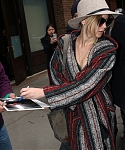 November_16_-_Leaving_her_hotel_in_New_York_288229.jpg