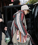 November_16_-_Leaving_her_hotel_in_New_York_288829.jpg