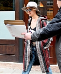 November_16_-_Leaving_her_hotel_in_New_York_289329.jpg