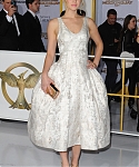 November_17_-__Mockingjay_Part_1__Premiere_in_Los_Angeles_284029~0.jpg
