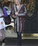 November_28_-_Leaving__Rodeo_Drive__Boutique_in_Louisville_281029.jpg