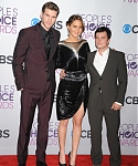 Filename=PRESS_ROOM_January_09_-_People_s_Choice_Awards_285129.jpg
Filesize=4205KiB
Dimensions=2832x4256
Date added=Nov 06, 2013 PRESS_ROOM_January_09_-_People_s_Choice_Awards_285129.jpg