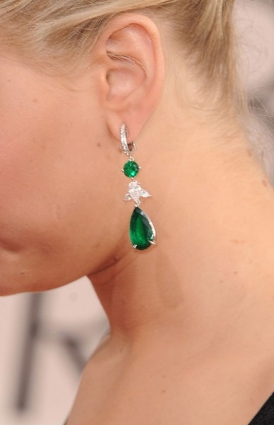 Jennifer_Lawrence_at_the_Golden_Globes_Awards_2011_12.jpg