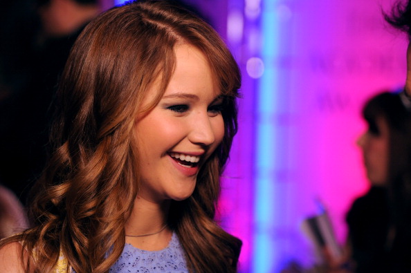 Jennifer_Lawrence_presenting_the_2011_Oscar_nominees_11.jpg