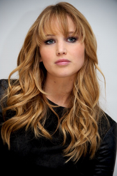 Jennifer_Lawrence_attending_The_Hunger_Games_press_conference_in_Beverly_Hills_02.jpg