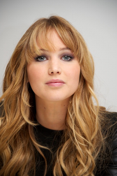 Jennifer_Lawrence_attending_The_Hunger_Games_press_conference_in_Beverly_Hills_03.jpg