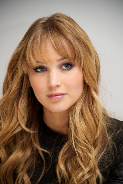 Jennifer_Lawrence_attending_The_Hunger_Games_press_conference_in_Beverly_Hills_13.jpg