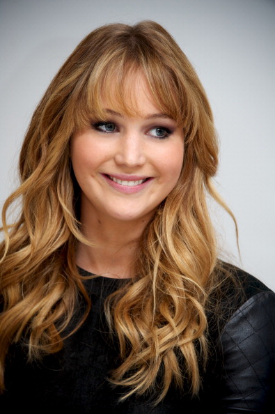 Jennifer_Lawrence_attending_The_Hunger_Games_press_conference_in_Beverly_Hills_21.jpg