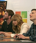 Filename=Beautiful_Jennifer_Lawrence_helps_promote_The_Hunger_Games_Mall_Tour_in_Seattle_02.jpg
Filesize=86KiB
Dimensions=594x396
Date added=Mar 14, 2012 Beautiful_Jennifer_Lawrence_helps_promote_The_Hunger_Games_Mall_Tour_in_Seattle_02.jpg