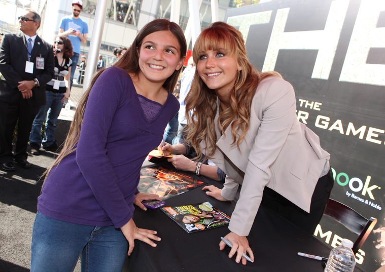 Jennifer_Lawrence_appears_at_this_event_to_give_away_free_tickets_to_The_Hunger_Games_world_premiere_01.jpg
