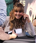 Filename=Jennifer_Lawrence_appears_at_this_event_to_give_away_free_tickets_to_The_Hunger_Games_world_premiere_15.jpg
Filesize=146KiB
Dimensions=460x451
Date added=Mar 14, 2012 Jennifer_Lawrence_appears_at_this_event_to_give_away_free_tickets_to_The_Hunger_Games_world_premiere_15.jpg