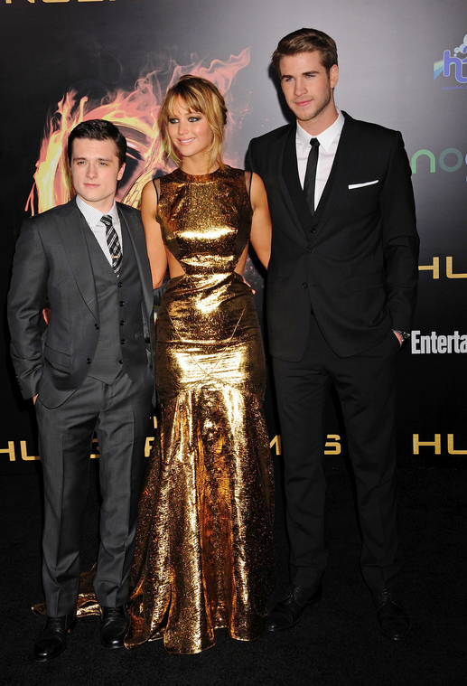 Jennifer_Lawrence_at_the_LA_premiere_of_The_Hunger_Games_begging_for_an_Oscar_in_a_gold_dress_278.jpg