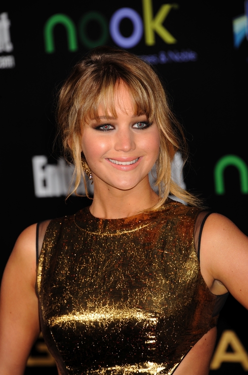 Jennifer_Lawrence_at_the_LA_premiere_of_The_Hunger_Games_begging_for_an_Oscar_in_a_gold_dress_284.jpg