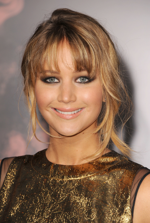 Jennifer_Lawrence_in_a_beautiful_gold_dress_at_the_premiere_of_The_Hunger_Games_057.jpg