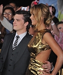 Filename=Jennifer_Lawrence_at_the_LA_premiere_of_The_Hunger_Games_begging_for_an_Oscar_in_a_gold_dress_042.jpg
Filesize=2624KiB
Dimensions=2832x4256
Date added=Mar 20, 2012 Jennifer_Lawrence_at_the_LA_premiere_of_The_Hunger_Games_begging_for_an_Oscar_in_a_gold_dress_042.jpg