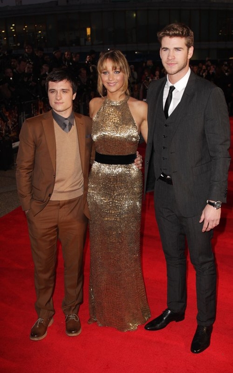 Beautiful_Jennifer_Lawrence_in_a_Golden_dress_at_the_London_premiere_of_The_Hunger_Games_016.jpg