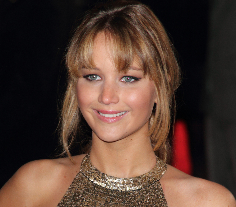 Beautiful_Jennifer_Lawrence_in_a_Golden_dress_at_the_London_premiere_of_The_Hunger_Games_071.jpg