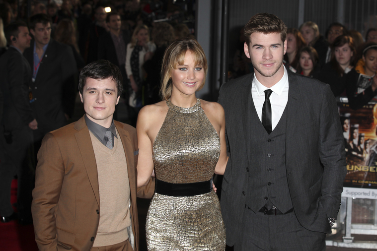 Beautiful_Jennifer_Lawrence_in_a_Golden_dress_at_the_London_premiere_of_The_Hunger_Games_073.jpg
