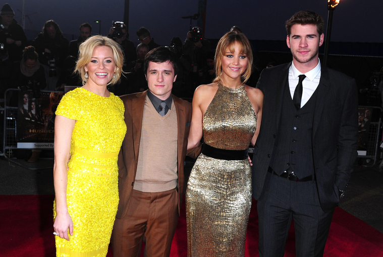 Jennifer_Lawrence_at_the_London_premiere_of_The_Hunger_Games_begging_for_an_Oscar_in_a_gold_dress_003.jpg