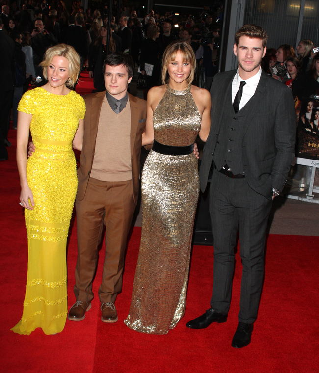 Jennifer_Lawrence_at_the_London_premiere_of_The_Hunger_Games_begging_for_an_Oscar_in_a_gold_dress_146.jpg