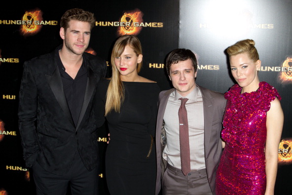 Jennifer_Lawrence_at_the_Paris_Hunger_Games_premiere_showing_a_fully_nude_back_in_a_beautiful_dress_005.jpg