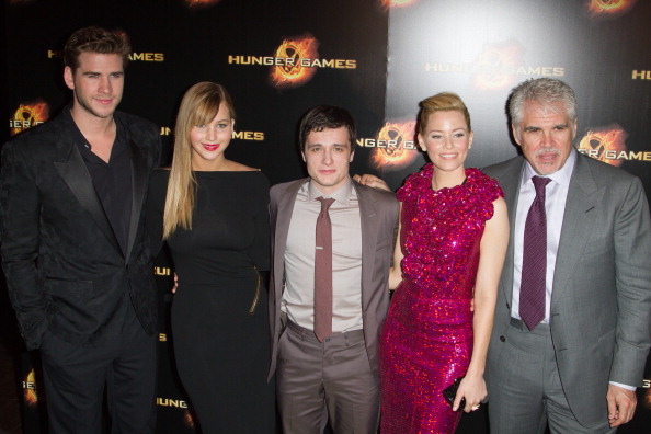 Jennifer_Lawrence_at_the_Paris_Hunger_Games_premiere_showing_a_fully_nude_back_in_a_beautiful_dress_009.jpg