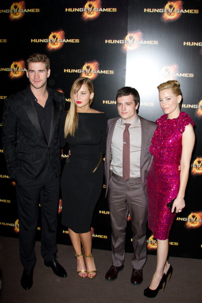 Jennifer_Lawrence_at_the_Paris_Hunger_Games_premiere_showing_a_fully_nude_back_in_a_beautiful_dress_010.jpg