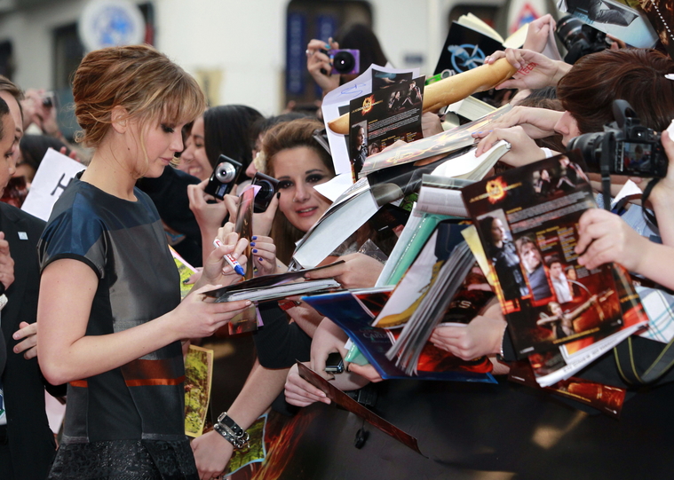 Jennifer_Lawrence_in_a_sexy_hot_dress_at_the_Madrid_premiere_of_The_Hunger_Games_in_Spain_24.jpg