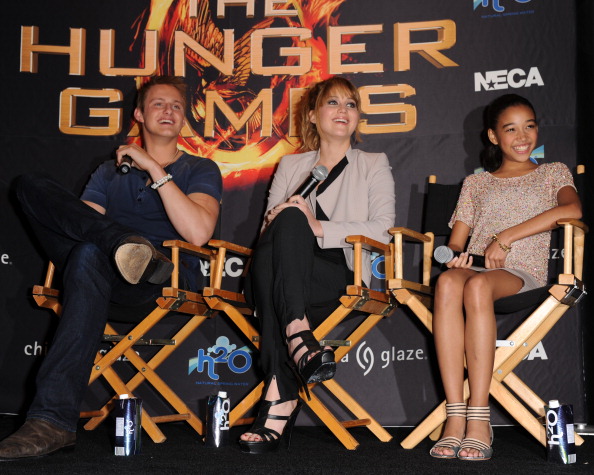 Jennifer_Lawrence_promoting_The_Hunger_Games_mall_promotion_tour_21.jpg