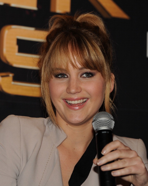 Jennifer_Lawrence_promoting_The_Hunger_Games_mall_promotion_tour_29.jpg