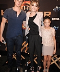 Jennifer_Lawrence_promoting_The_Hunger_Games_mall_promotion_tour_02.jpg